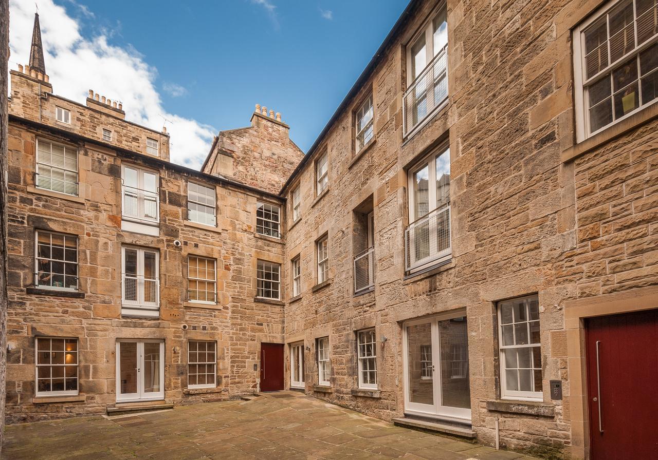 The Edmonstone'S Close Residence Edinburgh Exterior photo