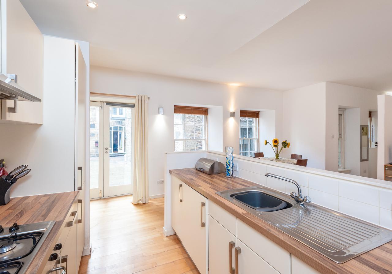 The Edmonstone'S Close Residence Edinburgh Exterior photo